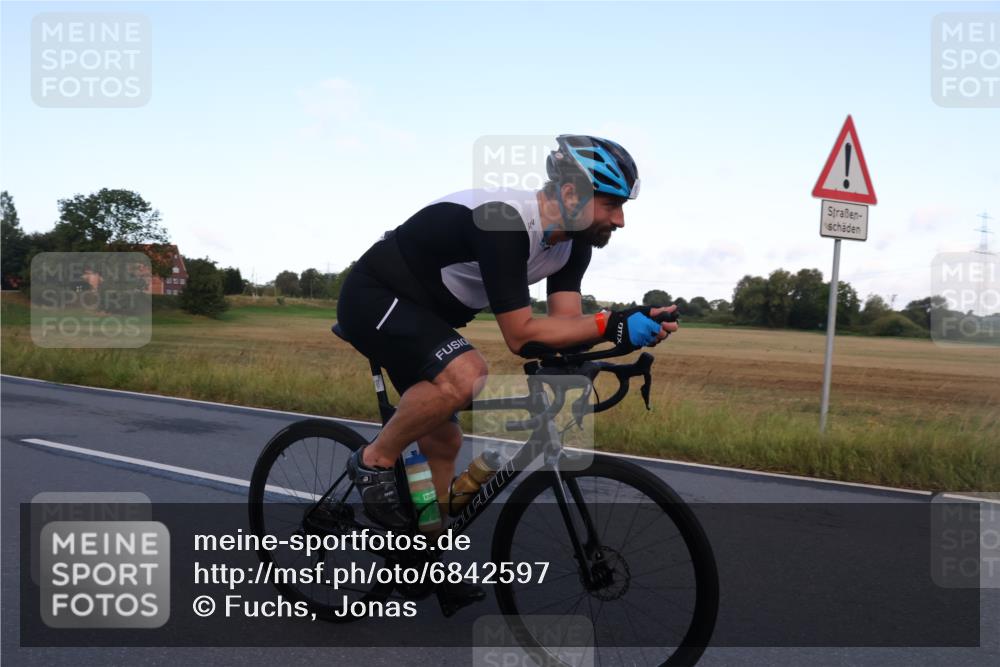 25.08.2024 - Elbe Triathlon Hamburg Fuchs,  Jonas http://msf.ph/oto/6842597 25.08.2024 08:59:29 Radfahren 47, 144, 170 meine-sportfotos.de