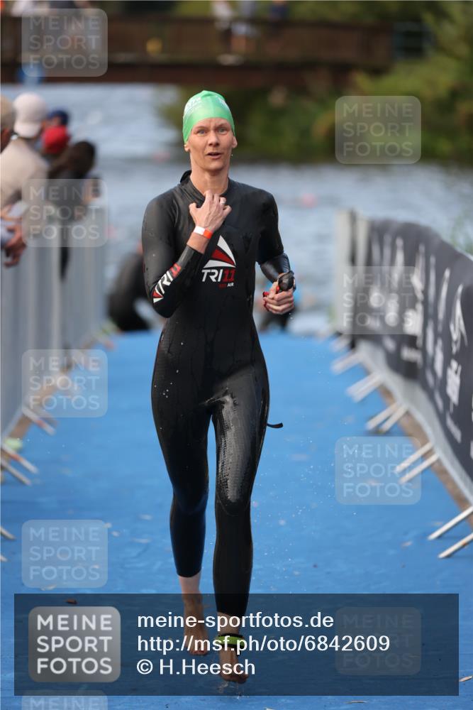 25.08.2024 - Elbe Triathlon Hamburg H.Heesch http://msf.ph/oto/6842609 25.08.2024 08:45:55 Schwimmen 126, 154, 157, 158, 159, 184 meine-sportfotos.de
