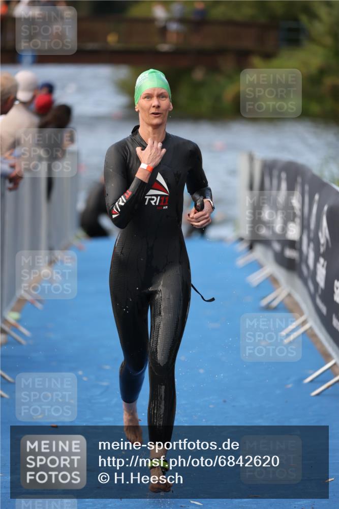25.08.2024 - Elbe Triathlon Hamburg H.Heesch http://msf.ph/oto/6842620 25.08.2024 08:45:55 Schwimmen 126, 154, 157, 158, 159, 184 meine-sportfotos.de