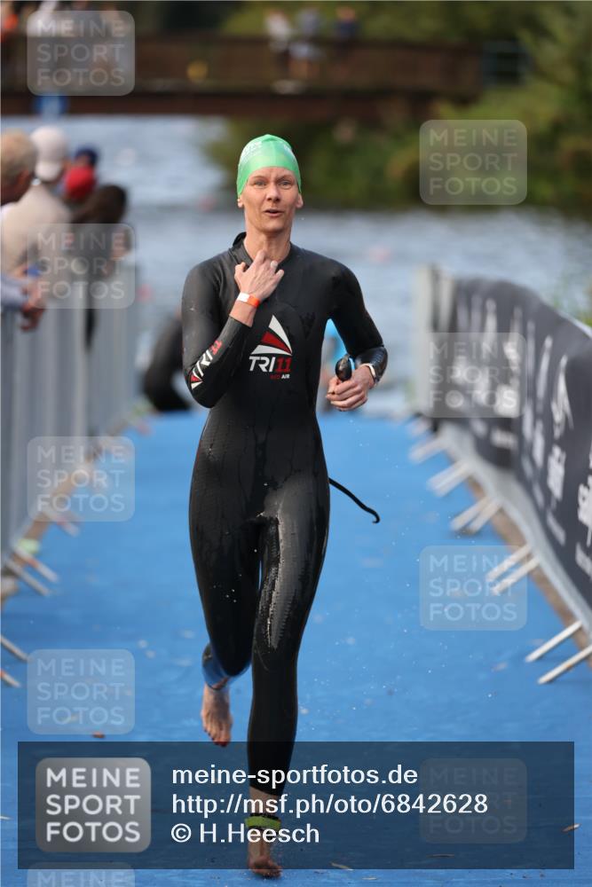 25.08.2024 - Elbe Triathlon Hamburg H.Heesch http://msf.ph/oto/6842628 25.08.2024 08:45:55 Schwimmen 126, 154, 157, 158, 159, 184 meine-sportfotos.de