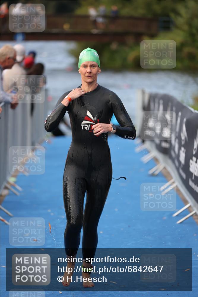 25.08.2024 - Elbe Triathlon Hamburg H.Heesch http://msf.ph/oto/6842647 25.08.2024 08:45:55 Schwimmen 126, 154, 157, 158, 159, 184 meine-sportfotos.de