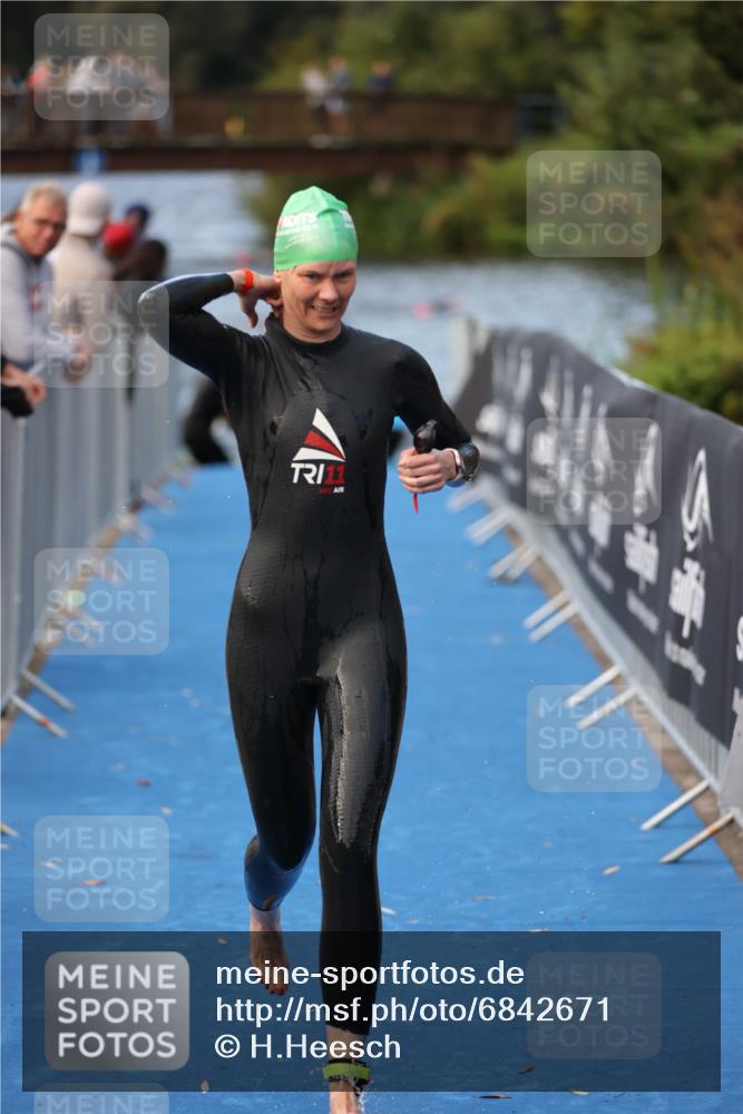 25.08.2024 - Elbe Triathlon Hamburg H.Heesch http://msf.ph/oto/6842671 25.08.2024 08:45:56 Schwimmen 126, 149, 154, 159, 184 meine-sportfotos.de