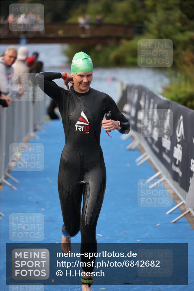 25.08.2024 - Elbe Triathlon Hamburg H.Heesch http://msf.ph/oto/6842682 25.08.2024 08:45:56 Schwimmen 126, 149, 154, 159, 184 meine-sportfotos.de