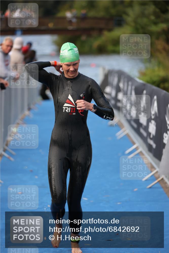 25.08.2024 - Elbe Triathlon Hamburg H.Heesch http://msf.ph/oto/6842692 25.08.2024 08:45:56 Schwimmen 126, 149, 154, 159, 184 meine-sportfotos.de