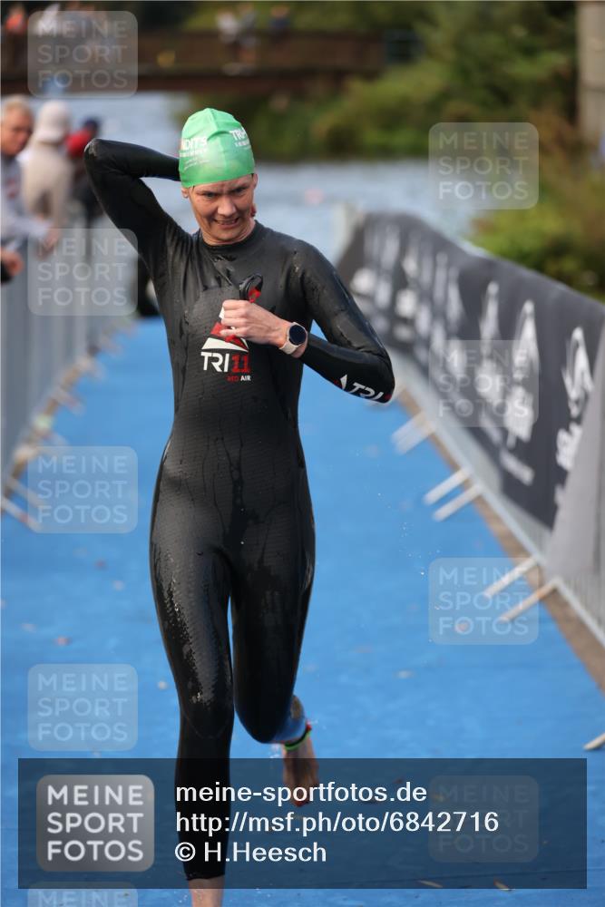25.08.2024 - Elbe Triathlon Hamburg H.Heesch http://msf.ph/oto/6842716 25.08.2024 08:45:56 Schwimmen 126, 149, 154, 159, 184 meine-sportfotos.de