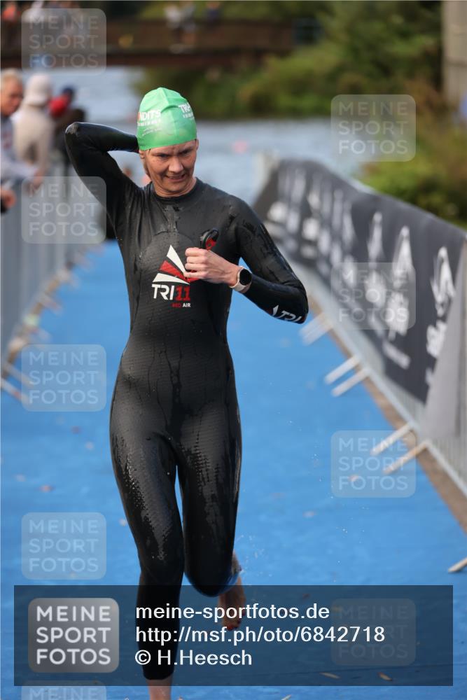 25.08.2024 - Elbe Triathlon Hamburg H.Heesch http://msf.ph/oto/6842718 25.08.2024 08:45:56 Schwimmen 126, 149, 154, 159, 184 meine-sportfotos.de