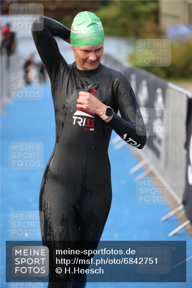 25.08.2024 - Elbe Triathlon Hamburg H.Heesch http://msf.ph/oto/6842751 25.08.2024 08:45:57 Schwimmen 126, 149, 154, 159, 184 meine-sportfotos.de