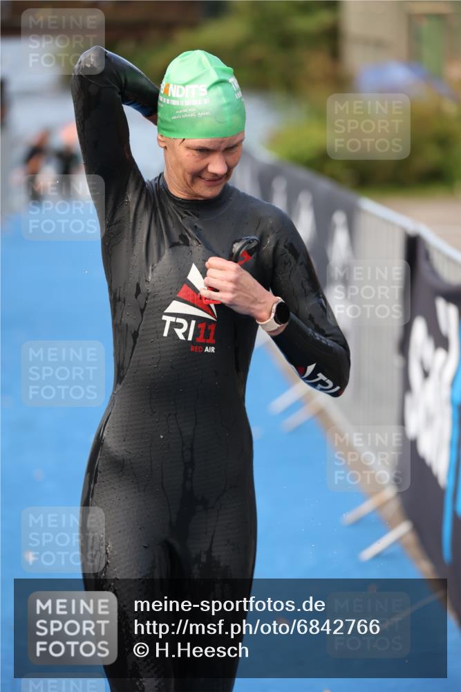 25.08.2024 - Elbe Triathlon Hamburg H.Heesch http://msf.ph/oto/6842766 25.08.2024 08:45:57 Schwimmen 126, 149, 154, 159, 184 meine-sportfotos.de