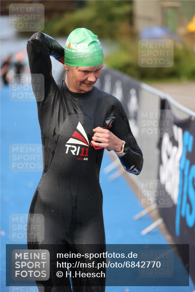 25.08.2024 - Elbe Triathlon Hamburg H.Heesch http://msf.ph/oto/6842770 25.08.2024 08:45:57 Schwimmen 126, 149, 154, 159, 184 meine-sportfotos.de