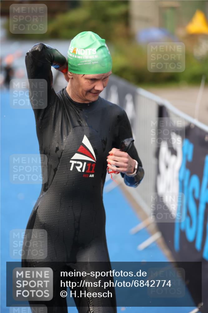 25.08.2024 - Elbe Triathlon Hamburg H.Heesch http://msf.ph/oto/6842774 25.08.2024 08:45:57 Schwimmen 126, 149, 154, 159, 184 meine-sportfotos.de