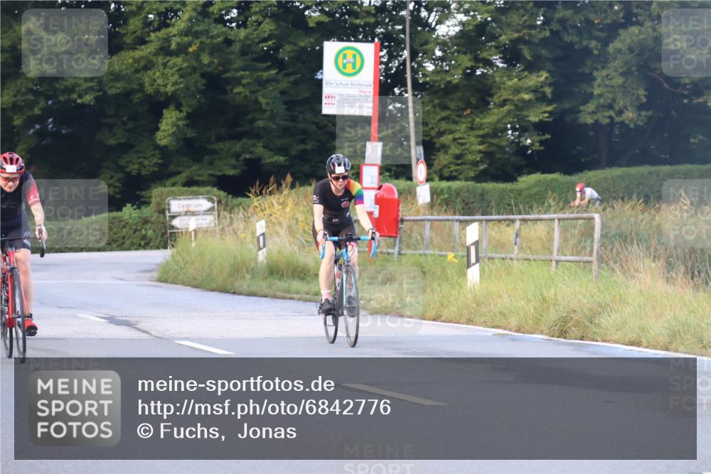 25.08.2024 - Elbe Triathlon Hamburg Fuchs,  Jonas http://msf.ph/oto/6842776 25.08.2024 09:00:01 Radfahren 90, 177 meine-sportfotos.de