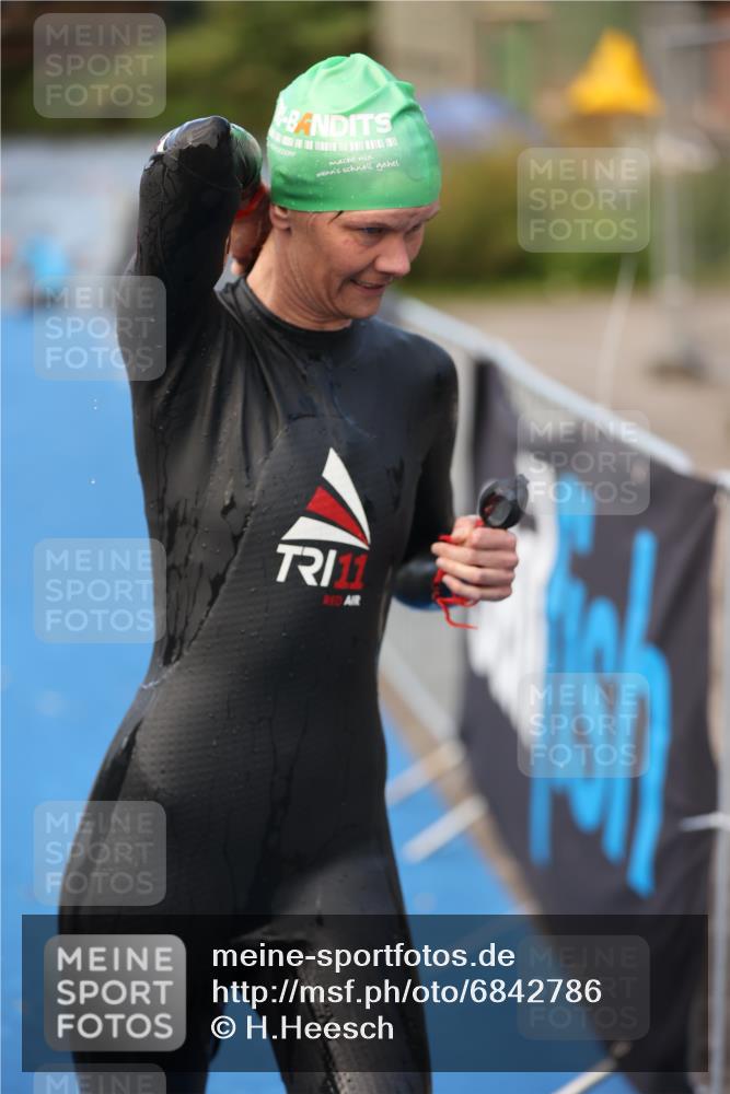 25.08.2024 - Elbe Triathlon Hamburg H.Heesch http://msf.ph/oto/6842786 25.08.2024 08:45:57 Schwimmen 126, 149, 154, 159, 184 meine-sportfotos.de