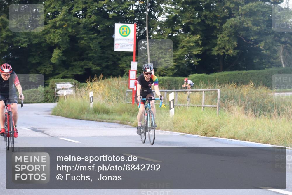 25.08.2024 - Elbe Triathlon Hamburg Fuchs,  Jonas http://msf.ph/oto/6842792 25.08.2024 09:00:01 Radfahren 90, 177 meine-sportfotos.de