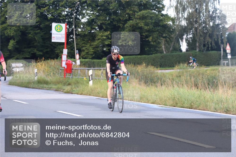 25.08.2024 - Elbe Triathlon Hamburg Fuchs,  Jonas http://msf.ph/oto/6842804 25.08.2024 09:00:02 Radfahren 177 meine-sportfotos.de