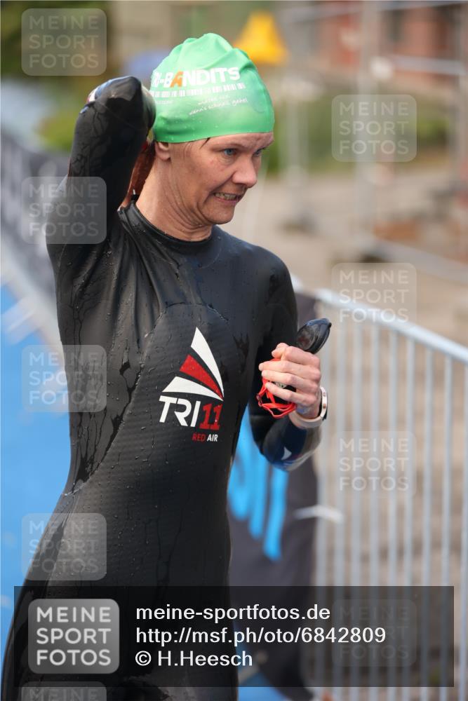 25.08.2024 - Elbe Triathlon Hamburg H.Heesch http://msf.ph/oto/6842809 25.08.2024 08:45:57 Schwimmen 126, 149, 154, 159, 184 meine-sportfotos.de