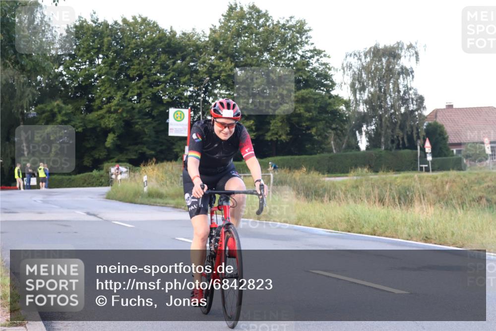 25.08.2024 - Elbe Triathlon Hamburg Fuchs,  Jonas http://msf.ph/oto/6842823 25.08.2024 09:00:03 Radfahren 177 meine-sportfotos.de