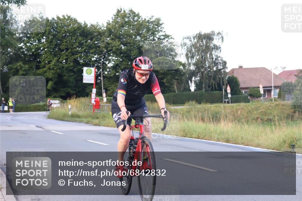 25.08.2024 - Elbe Triathlon Hamburg Fuchs,  Jonas http://msf.ph/oto/6842832 25.08.2024 09:00:03 Radfahren 177 meine-sportfotos.de