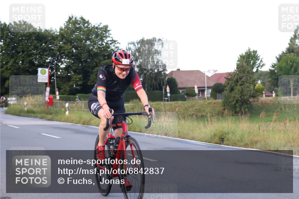25.08.2024 - Elbe Triathlon Hamburg Fuchs,  Jonas http://msf.ph/oto/6842837 25.08.2024 09:00:03 Radfahren 177 meine-sportfotos.de