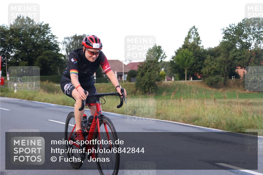 25.08.2024 - Elbe Triathlon Hamburg Fuchs,  Jonas http://msf.ph/oto/6842844 25.08.2024 09:00:04 Radfahren 177 meine-sportfotos.de