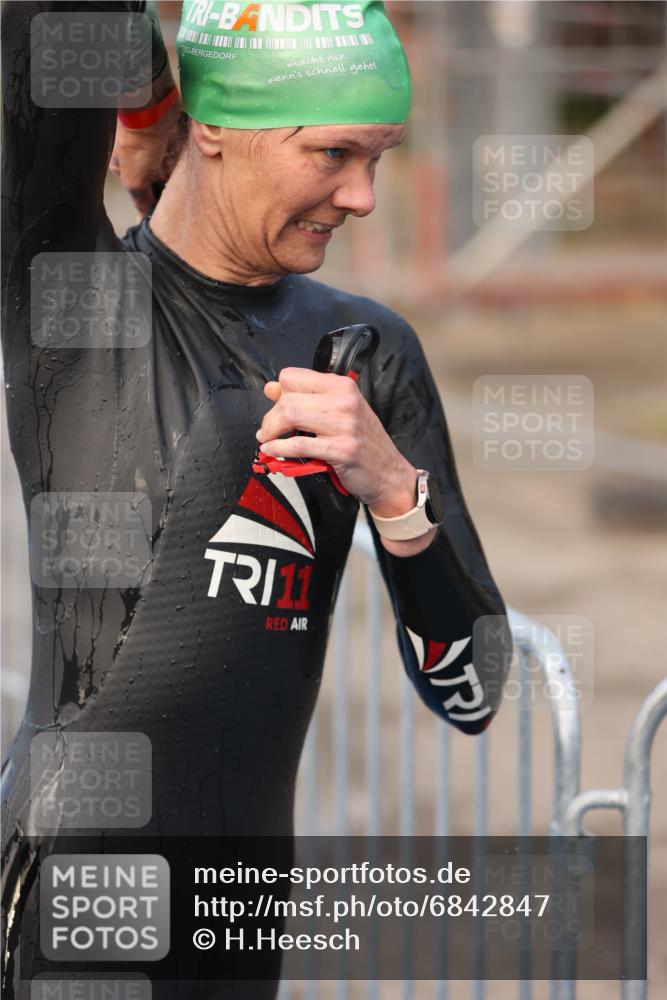 25.08.2024 - Elbe Triathlon Hamburg H.Heesch http://msf.ph/oto/6842847 25.08.2024 08:45:57 Schwimmen 126, 149, 154, 159, 184 meine-sportfotos.de