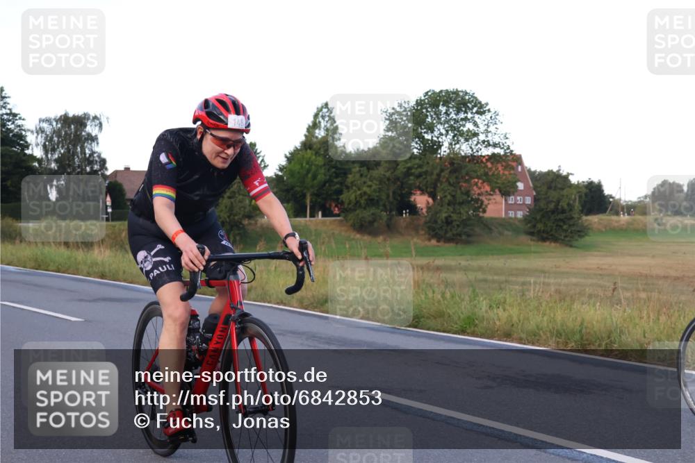 25.08.2024 - Elbe Triathlon Hamburg Fuchs,  Jonas http://msf.ph/oto/6842853 25.08.2024 09:00:04 Radfahren 177 meine-sportfotos.de