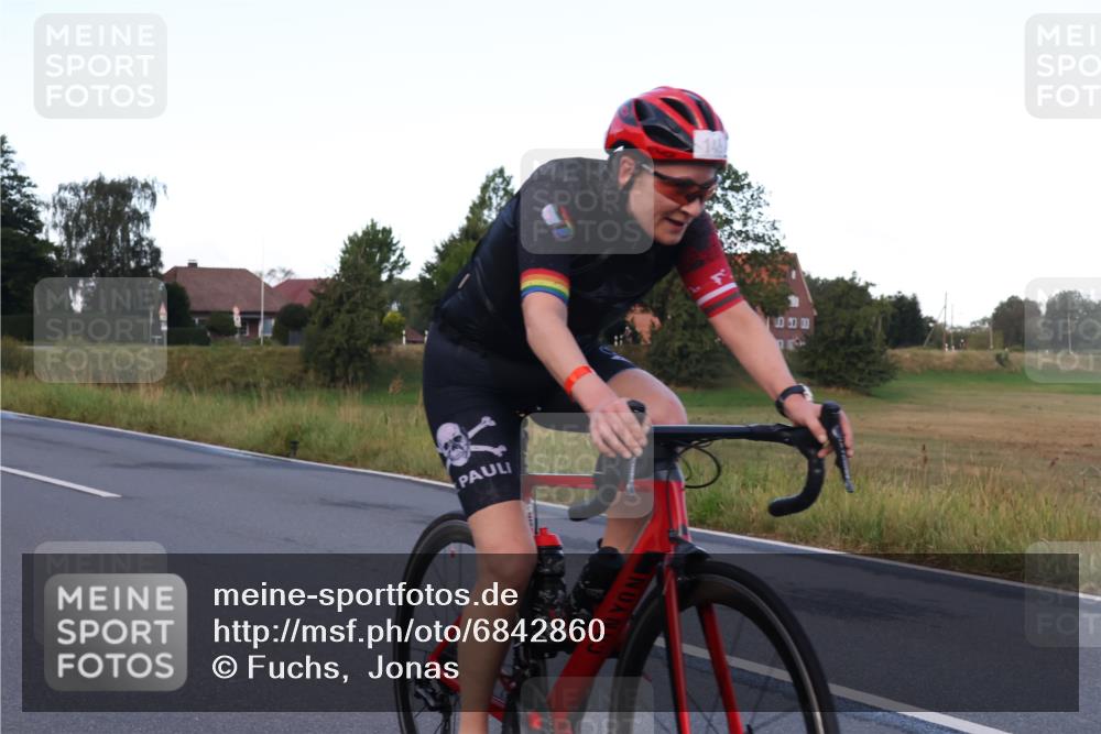 25.08.2024 - Elbe Triathlon Hamburg Fuchs,  Jonas http://msf.ph/oto/6842860 25.08.2024 09:00:04 Radfahren 177 meine-sportfotos.de