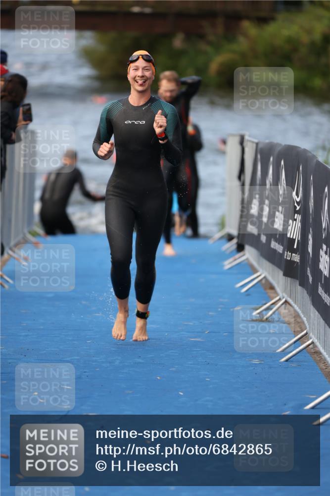 25.08.2024 - Elbe Triathlon Hamburg H.Heesch http://msf.ph/oto/6842865 25.08.2024 08:46:04 Schwimmen 123, 126, 149, 154, 159, 160, 184 meine-sportfotos.de
