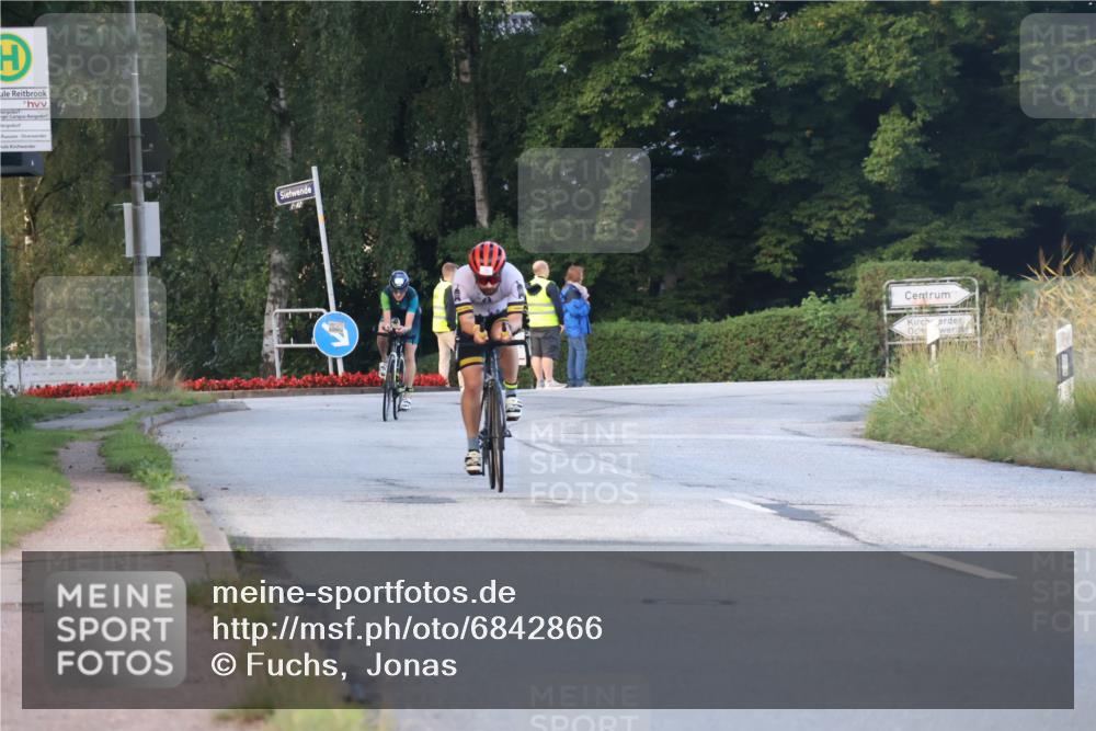 25.08.2024 - Elbe Triathlon Hamburg Fuchs,  Jonas http://msf.ph/oto/6842866 25.08.2024 09:00:08 Radfahren 177, 70 meine-sportfotos.de