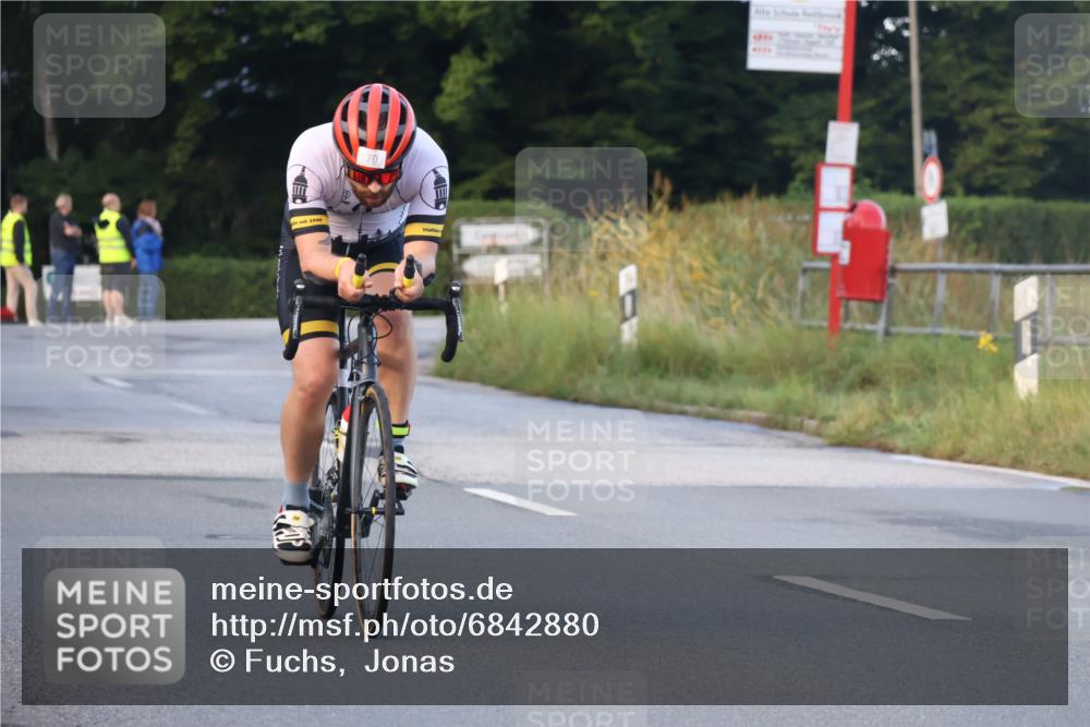 25.08.2024 - Elbe Triathlon Hamburg Fuchs,  Jonas http://msf.ph/oto/6842880 25.08.2024 09:00:10 Radfahren 70, 127 meine-sportfotos.de