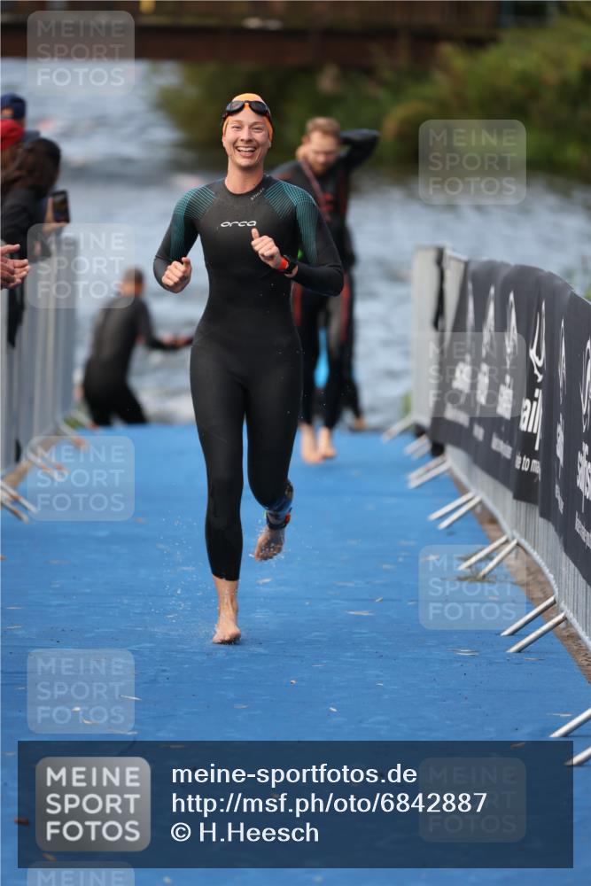 25.08.2024 - Elbe Triathlon Hamburg H.Heesch http://msf.ph/oto/6842887 25.08.2024 08:46:05 Schwimmen 123, 126, 138, 149, 154, 160, 184 meine-sportfotos.de