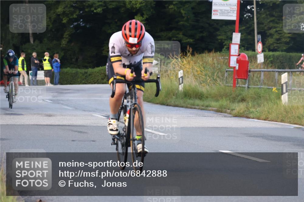 25.08.2024 - Elbe Triathlon Hamburg Fuchs,  Jonas http://msf.ph/oto/6842888 25.08.2024 09:00:10 Radfahren 70, 127 meine-sportfotos.de