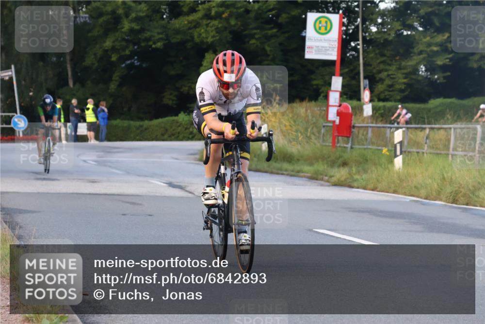 25.08.2024 - Elbe Triathlon Hamburg Fuchs,  Jonas http://msf.ph/oto/6842893 25.08.2024 09:00:11 Radfahren 70, 127 meine-sportfotos.de