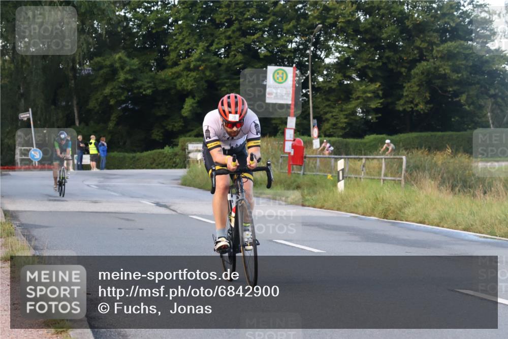 25.08.2024 - Elbe Triathlon Hamburg Fuchs,  Jonas http://msf.ph/oto/6842900 25.08.2024 09:00:11 Radfahren 70, 127 meine-sportfotos.de