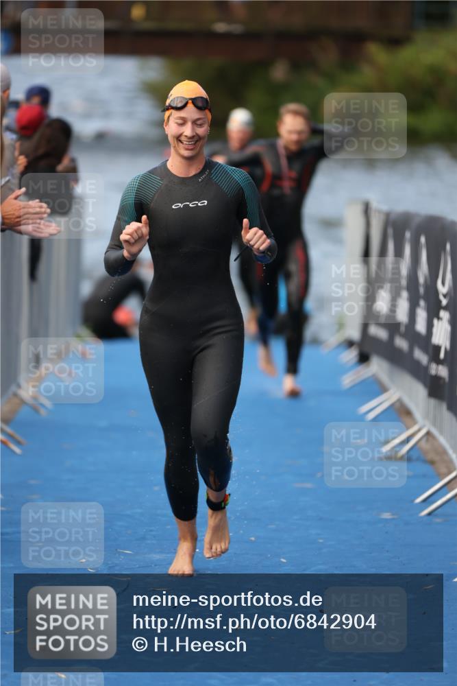 25.08.2024 - Elbe Triathlon Hamburg H.Heesch http://msf.ph/oto/6842904 25.08.2024 08:46:05 Schwimmen 123, 126, 138, 149, 154, 160, 184 meine-sportfotos.de