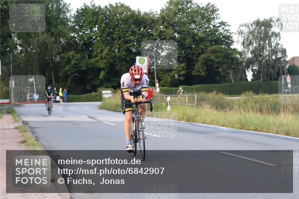 25.08.2024 - Elbe Triathlon Hamburg Fuchs,  Jonas http://msf.ph/oto/6842907 25.08.2024 09:00:11 Radfahren 70, 127 meine-sportfotos.de