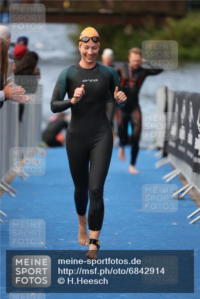 25.08.2024 - Elbe Triathlon Hamburg H.Heesch http://msf.ph/oto/6842914 25.08.2024 08:46:06 Schwimmen 123, 126, 138, 149, 154, 160, 184 meine-sportfotos.de
