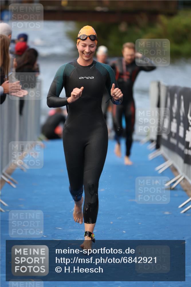 25.08.2024 - Elbe Triathlon Hamburg H.Heesch http://msf.ph/oto/6842921 25.08.2024 08:46:06 Schwimmen 123, 126, 138, 149, 154, 160, 184 meine-sportfotos.de