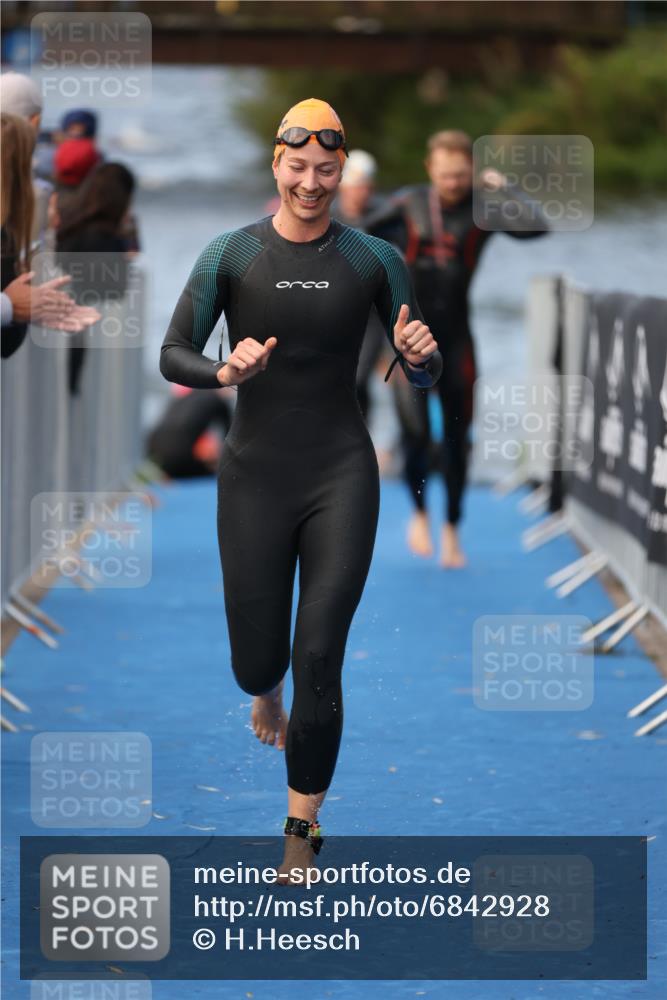 25.08.2024 - Elbe Triathlon Hamburg H.Heesch http://msf.ph/oto/6842928 25.08.2024 08:46:06 Schwimmen 123, 126, 138, 149, 154, 160, 184 meine-sportfotos.de