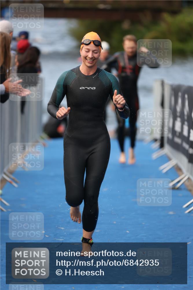 25.08.2024 - Elbe Triathlon Hamburg H.Heesch http://msf.ph/oto/6842935 25.08.2024 08:46:06 Schwimmen 123, 126, 138, 149, 154, 160, 184 meine-sportfotos.de