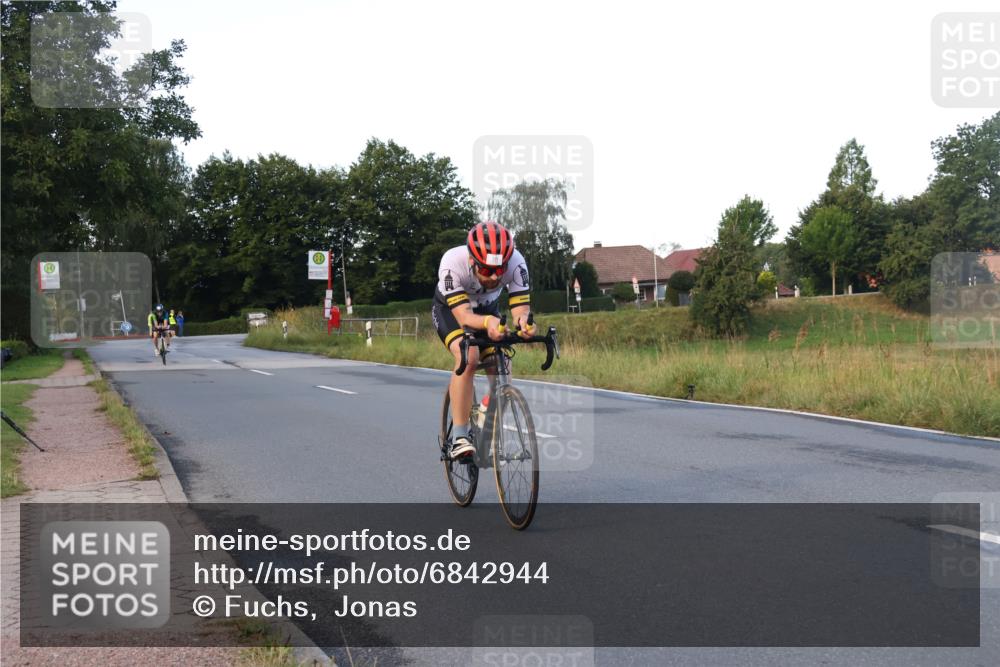 25.08.2024 - Elbe Triathlon Hamburg Fuchs,  Jonas http://msf.ph/oto/6842944 25.08.2024 09:00:12 Radfahren 70, 127 meine-sportfotos.de