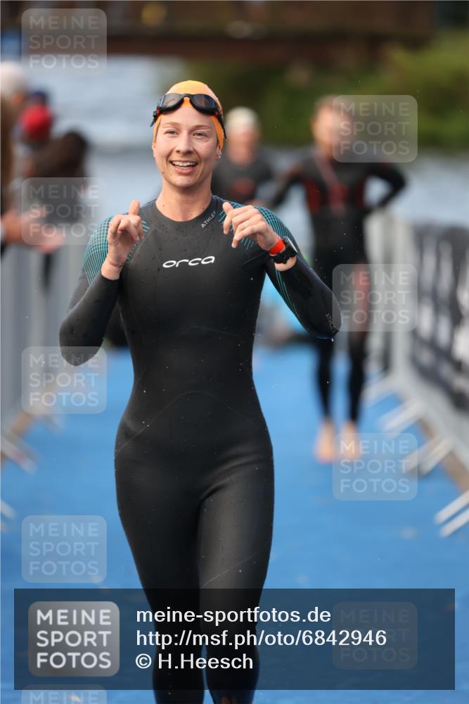 25.08.2024 - Elbe Triathlon Hamburg H.Heesch http://msf.ph/oto/6842946 25.08.2024 08:46:07 Schwimmen 123, 126, 138, 149, 154, 160, 184 meine-sportfotos.de