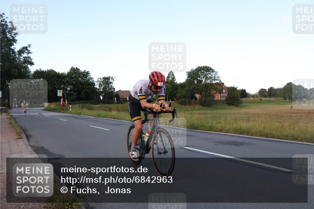 25.08.2024 - Elbe Triathlon Hamburg Fuchs,  Jonas http://msf.ph/oto/6842963 25.08.2024 09:00:12 Radfahren 70, 127 meine-sportfotos.de