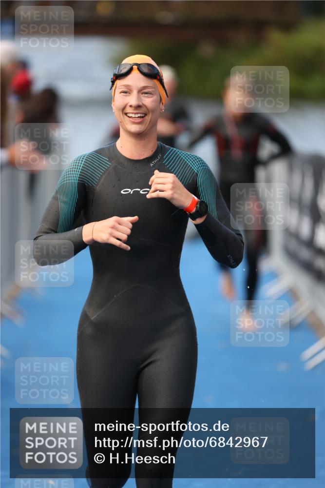 25.08.2024 - Elbe Triathlon Hamburg H.Heesch http://msf.ph/oto/6842967 25.08.2024 08:46:07 Schwimmen 123, 126, 138, 149, 154, 160, 184 meine-sportfotos.de