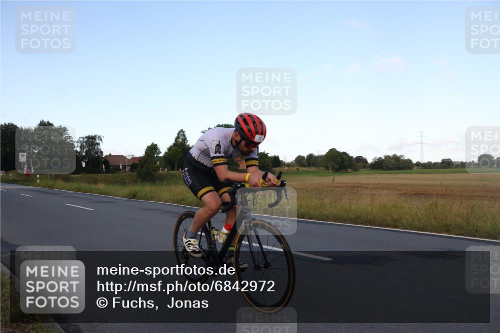 25.08.2024 - Elbe Triathlon Hamburg Fuchs,  Jonas http://msf.ph/oto/6842972 25.08.2024 09:00:12 Radfahren 70, 127 meine-sportfotos.de