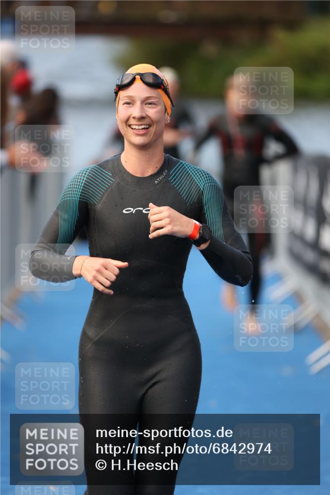 25.08.2024 - Elbe Triathlon Hamburg H.Heesch http://msf.ph/oto/6842974 25.08.2024 08:46:07 Schwimmen 123, 126, 138, 149, 154, 160, 184 meine-sportfotos.de