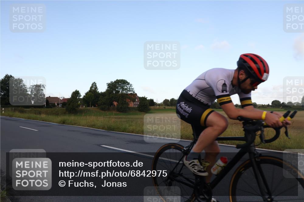 25.08.2024 - Elbe Triathlon Hamburg Fuchs,  Jonas http://msf.ph/oto/6842975 25.08.2024 09:00:12 Radfahren 70, 127 meine-sportfotos.de
