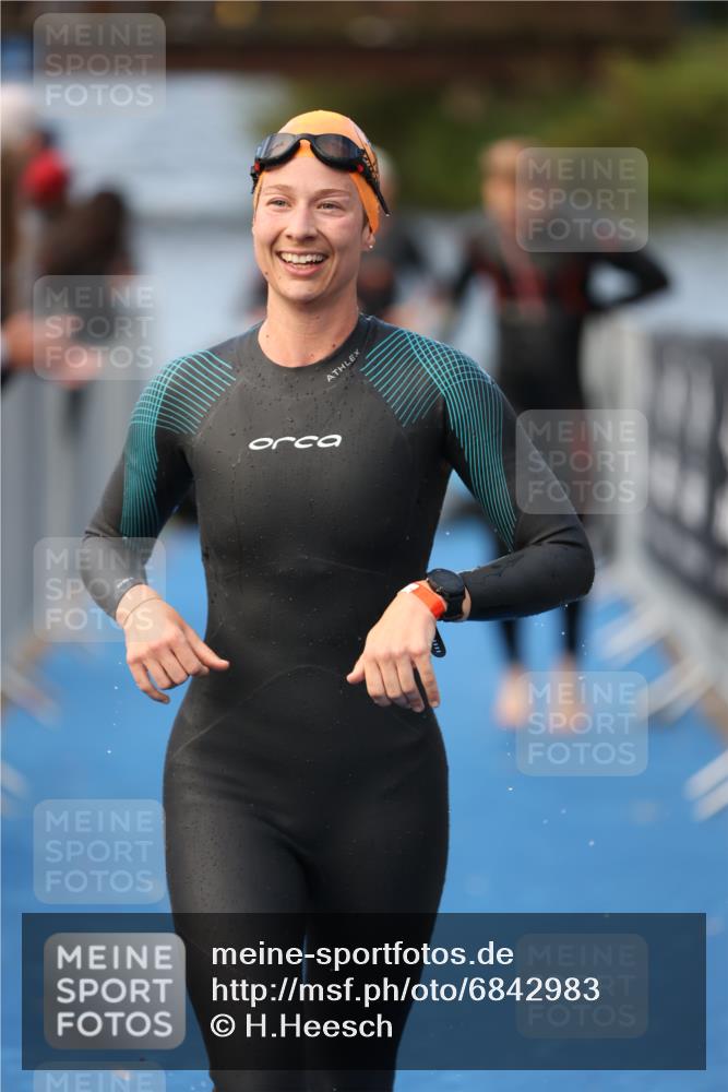 25.08.2024 - Elbe Triathlon Hamburg H.Heesch http://msf.ph/oto/6842983 25.08.2024 08:46:07 Schwimmen 123, 126, 138, 149, 154, 160, 184 meine-sportfotos.de