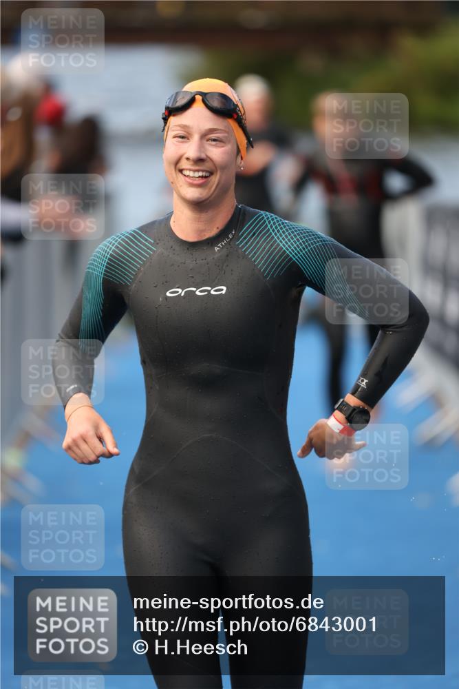 25.08.2024 - Elbe Triathlon Hamburg H.Heesch http://msf.ph/oto/6843001 25.08.2024 08:46:07 Schwimmen 123, 126, 138, 149, 154, 160, 184 meine-sportfotos.de