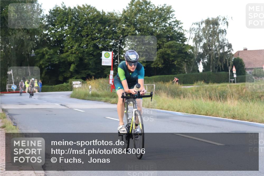 25.08.2024 - Elbe Triathlon Hamburg Fuchs,  Jonas http://msf.ph/oto/6843006 25.08.2024 09:00:15 Radfahren 70, 127, 98, 108 meine-sportfotos.de