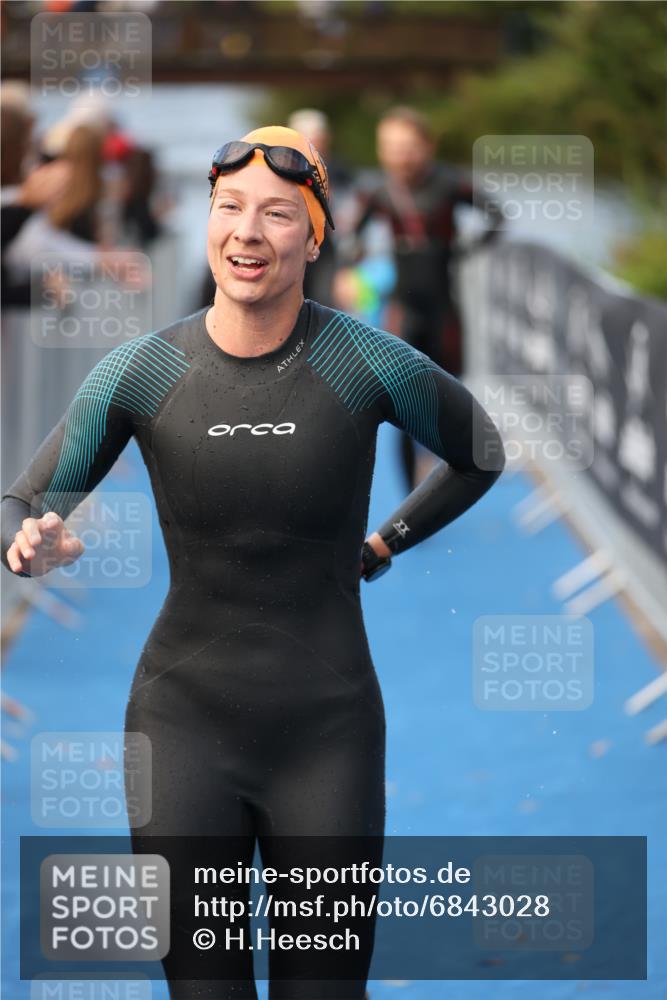 25.08.2024 - Elbe Triathlon Hamburg H.Heesch http://msf.ph/oto/6843028 25.08.2024 08:46:08 Schwimmen 123, 126, 131, 138, 149, 154, 160, 184 meine-sportfotos.de
